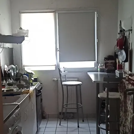 3 Persons Bright Secure Paris Summer Clichy