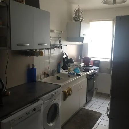 3 Persons Bright Secure Paris Summer * Clichy